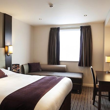 Premier Inn York North Exterior foto