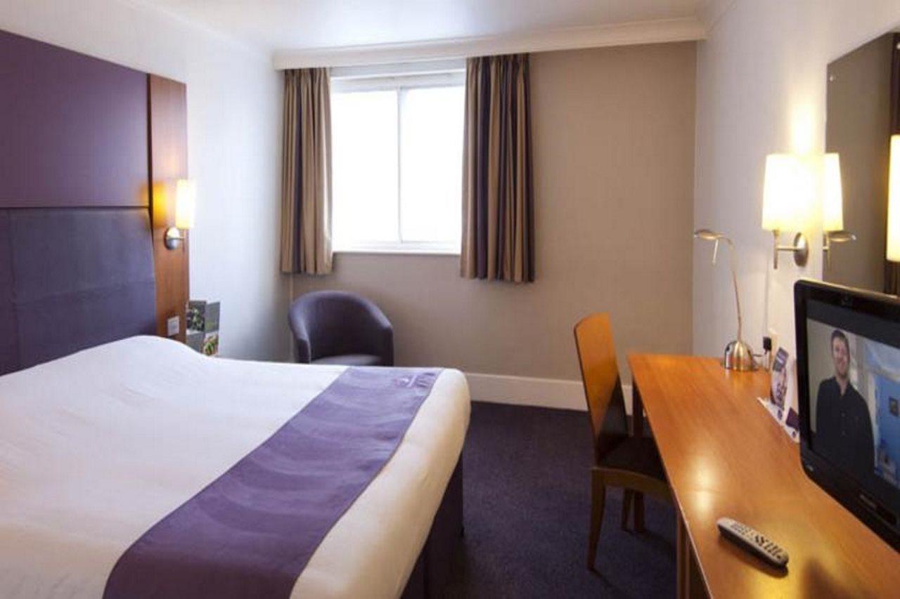 Premier Inn York North Exterior foto